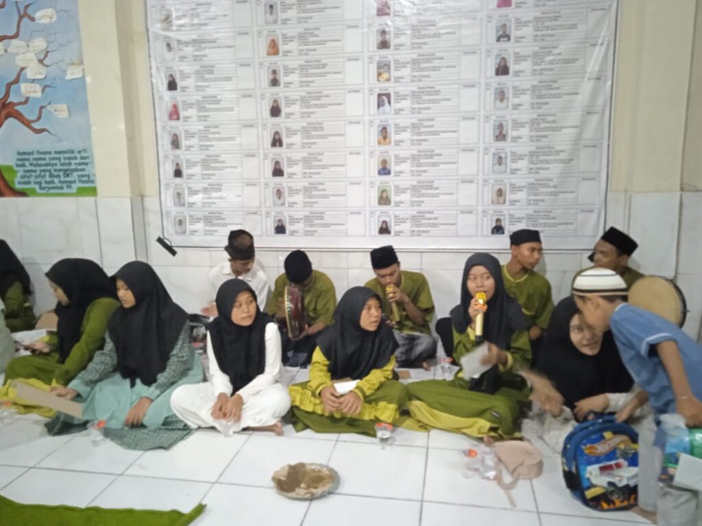 Mengapa Allah Sering Menyebut Anak Yatim dalam Alquran Qurban Panti Asuhan Yamubina Keutamaan Menyayangi Anak Yatim dalam Ajaran Islam